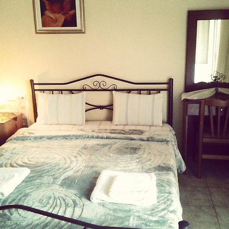 Guesthouse Adonis กาโต ลูตรากี ภายนอก รูปภาพ