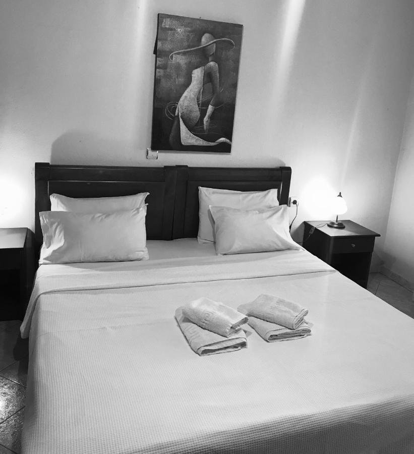 Guesthouse Adonis กาโต ลูตรากี ภายนอก รูปภาพ