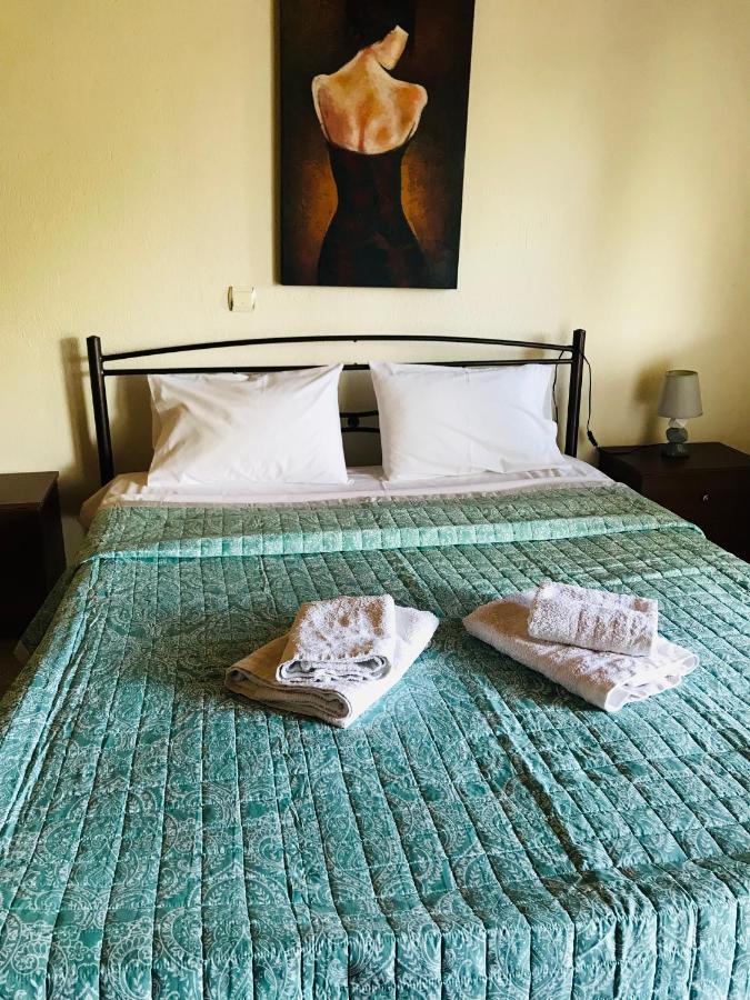 Guesthouse Adonis กาโต ลูตรากี ภายนอก รูปภาพ