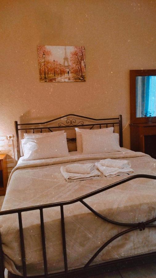 Guesthouse Adonis กาโต ลูตรากี ภายนอก รูปภาพ