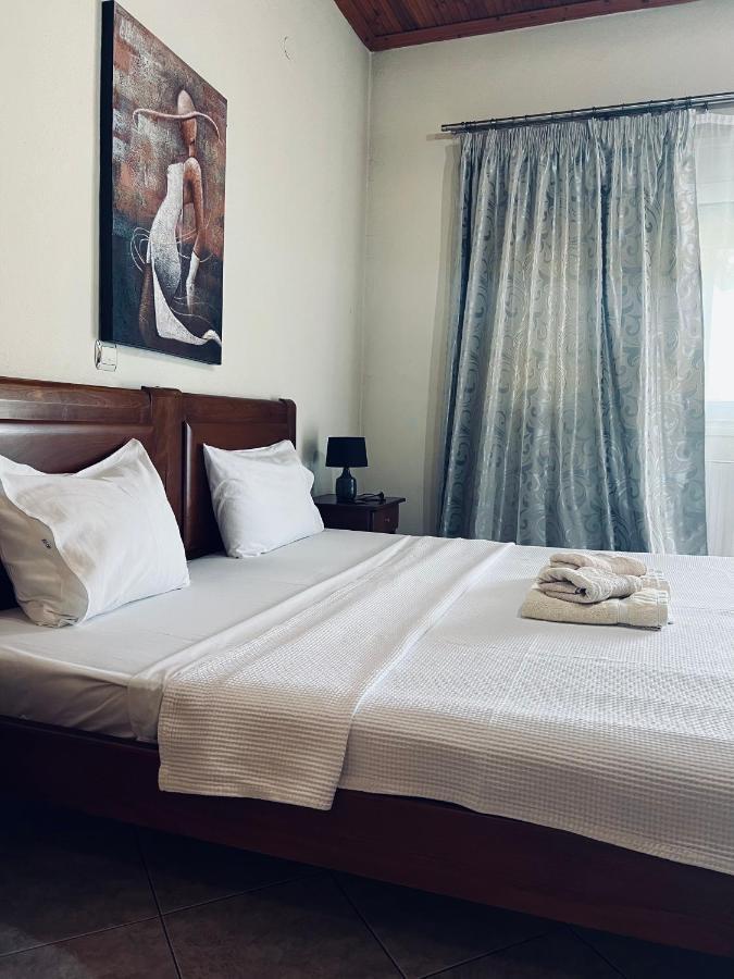 Guesthouse Adonis กาโต ลูตรากี ภายนอก รูปภาพ
