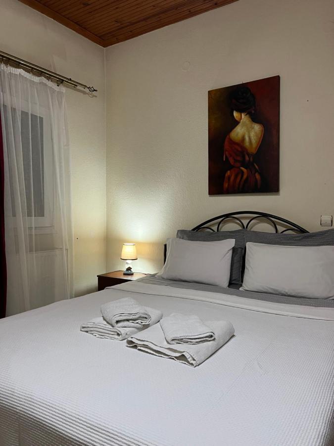 Guesthouse Adonis กาโต ลูตรากี ภายนอก รูปภาพ