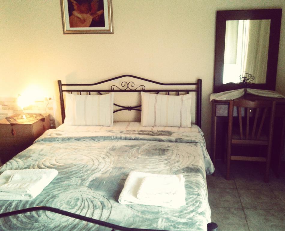 Guesthouse Adonis กาโต ลูตรากี ภายนอก รูปภาพ