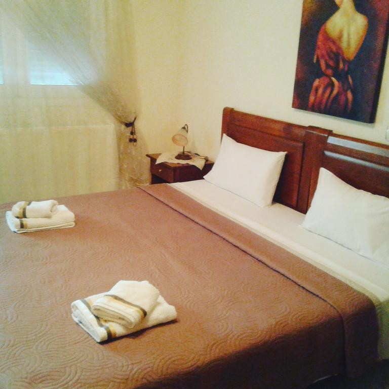 Guesthouse Adonis กาโต ลูตรากี ภายนอก รูปภาพ
