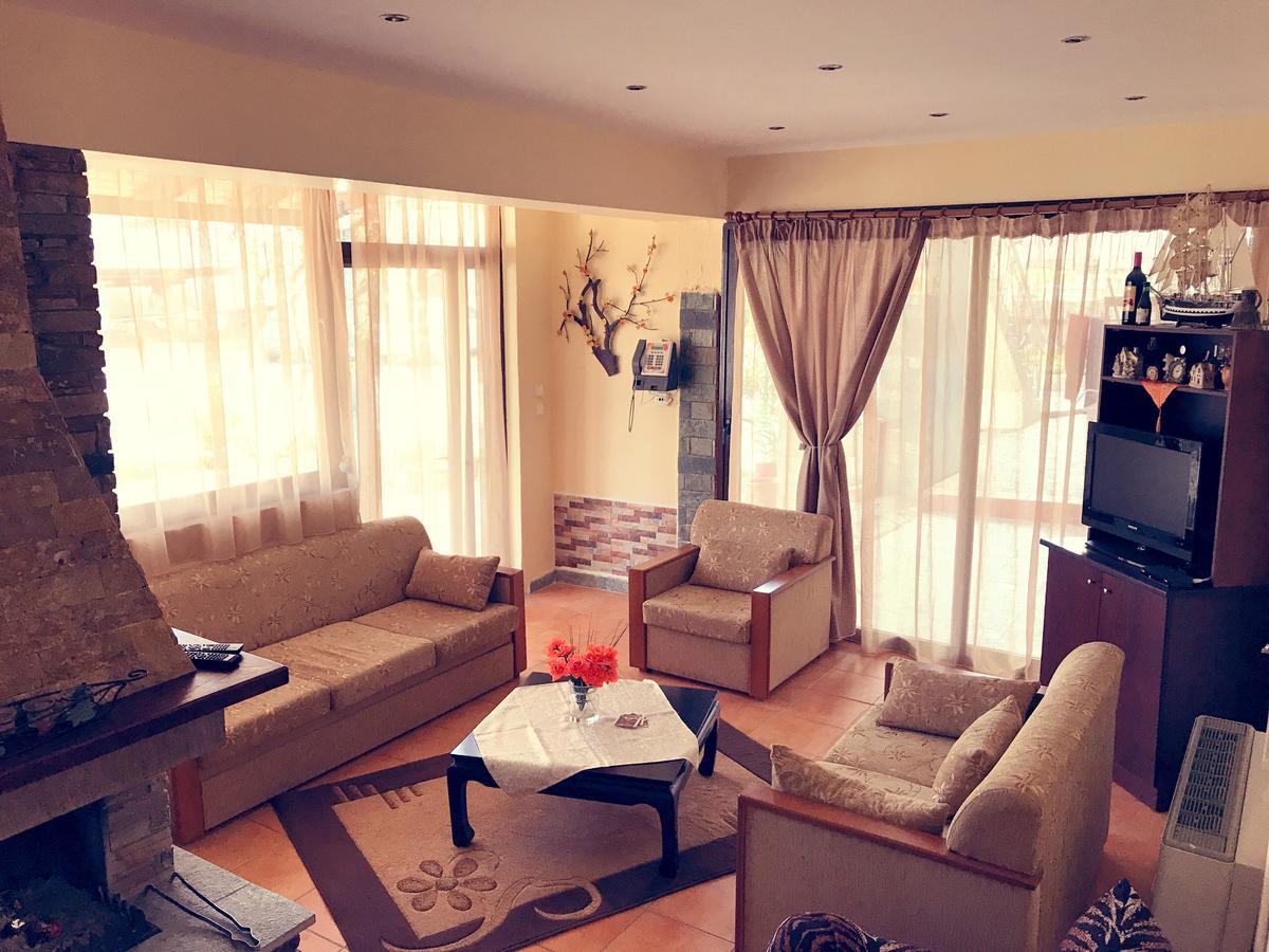 Guesthouse Adonis กาโต ลูตรากี ภายนอก รูปภาพ