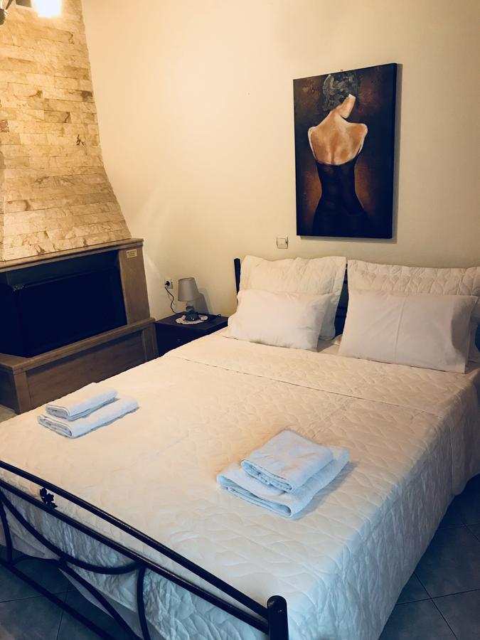Guesthouse Adonis กาโต ลูตรากี ภายนอก รูปภาพ